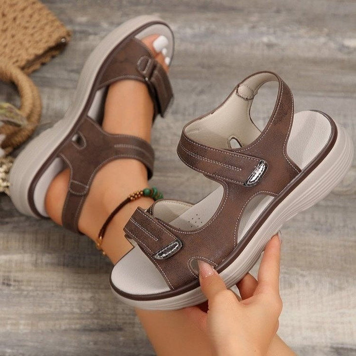 Casual women's orthopaedic sandals with adjustable straps, perfect for walking & summer comfort.
