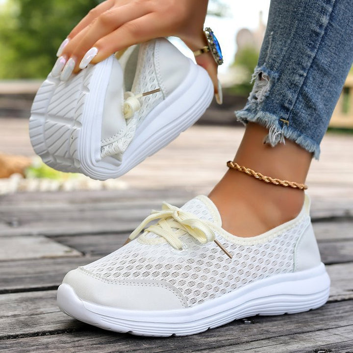 Comfortable women's walking shoes with flexible sole, perfect for active lifestyles.