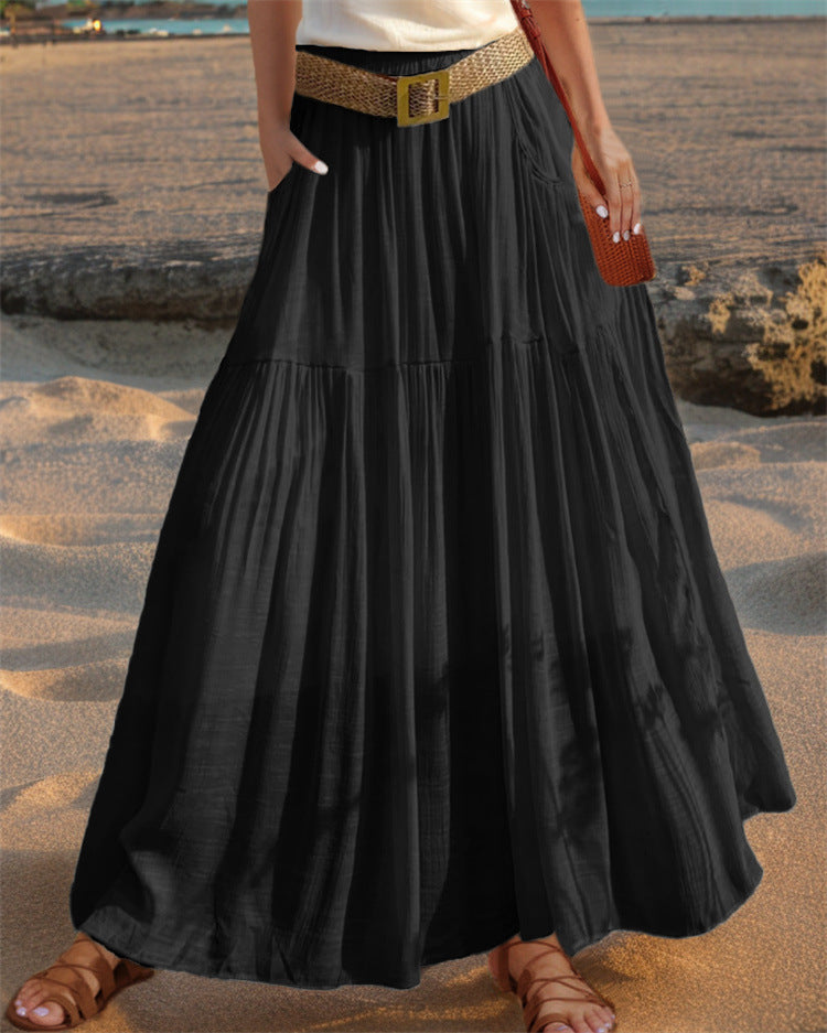 Casual chic women's maxi skirt, pleated and flowy, featuring useful pockets.