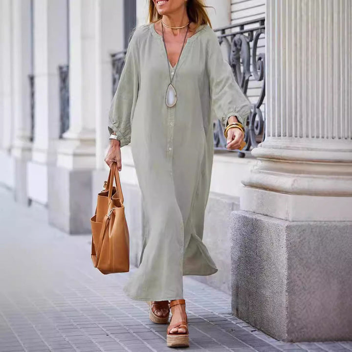 Casual elegant women's summer dress, lightweight & comfortable, ideal for vacation or everyday wear.