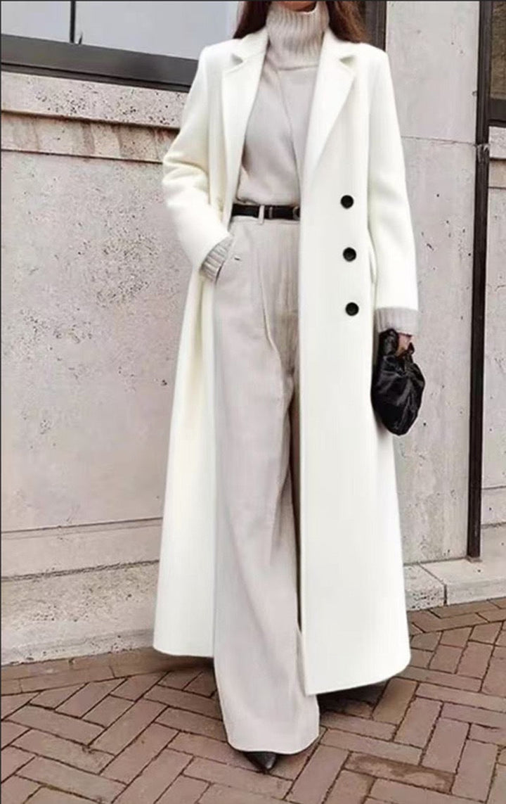 Versatile women's outerwear, a double-breasted coat with deep pockets, ideal for elegant fall fashion.