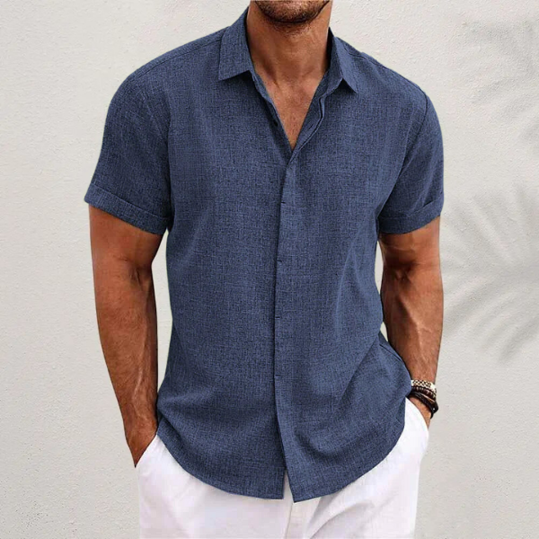 Stylish men's classic short-sleeve button shirt, ideal for spring fashion & relaxed comfort.