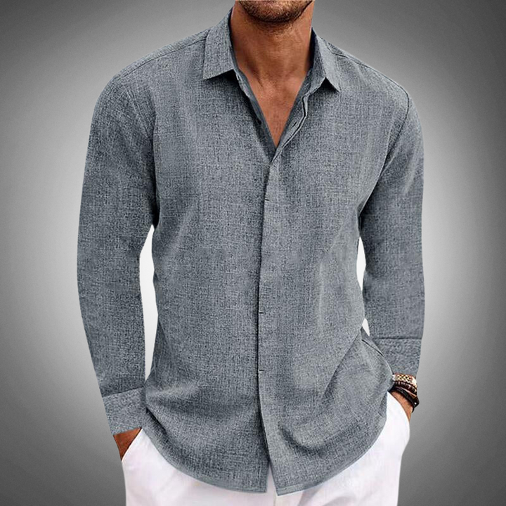 Stylish men's long sleeve button-up shirt, casual design with functional chest pockets for relaxed everyday fashion.