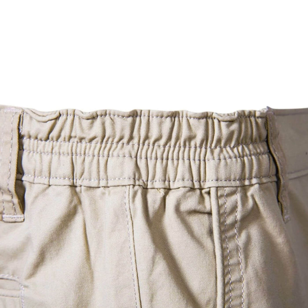 Men's versatile everyday shorts, combining comfort and style for a relaxed summer look.