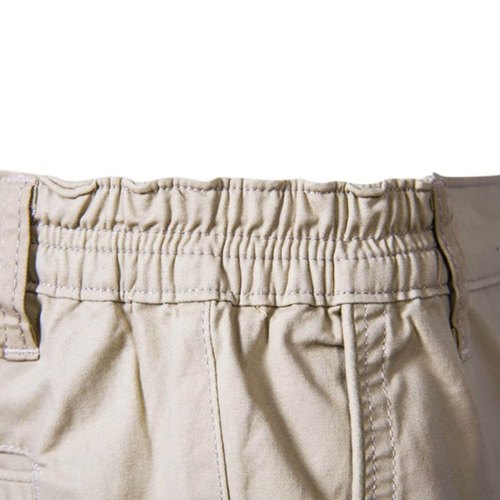 Men's versatile everyday shorts, combining comfort and style for a relaxed summer look.