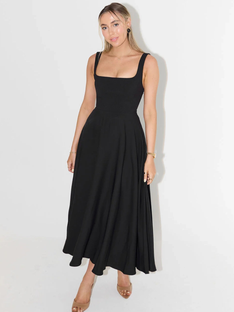 Elegant women's midi dress, relaxed fit, perfect for summer events & comfortable occasion wear.