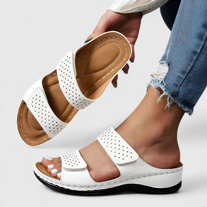 Lightweight women's orthopaedic sandals, perfect for summer comfort & all-day ergonomic support.