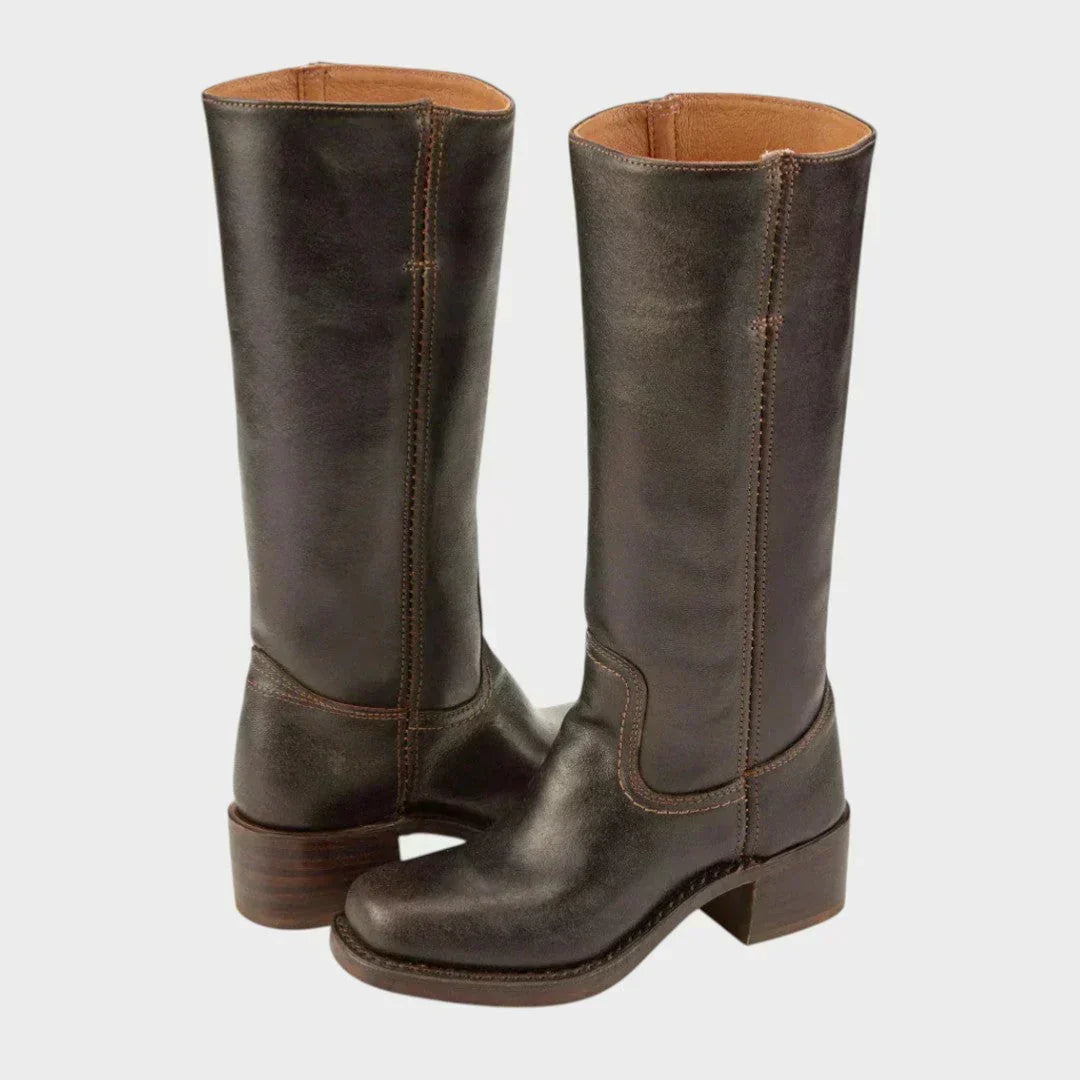 Vintage style women's orthopaedic boots with non-slip soles, offering versatile comfort footwear for winter fashion.
