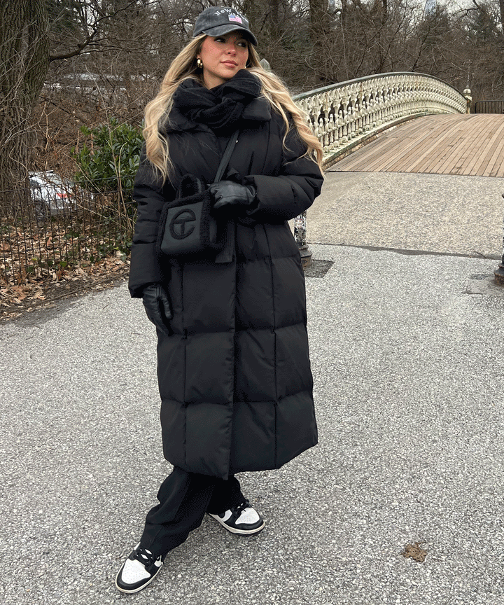 Women's elegant fashion coat: a long quilted winter jacket for severe cold weather.