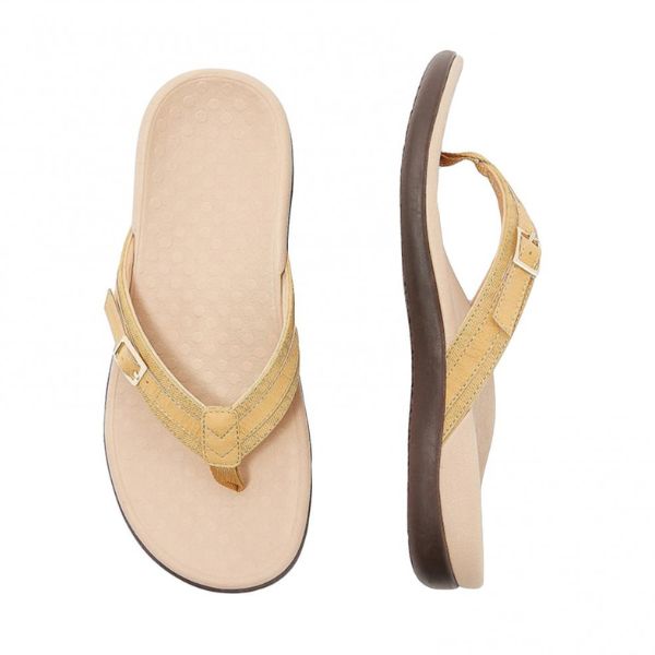 Stylish women's flat sandals with orthopaedic design, non-slip, perfect for casual summer comfort.