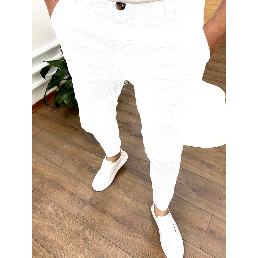 High-quality men's versatile chinos, a must-have for a polished yet comfortable men's fashion wardrobe.