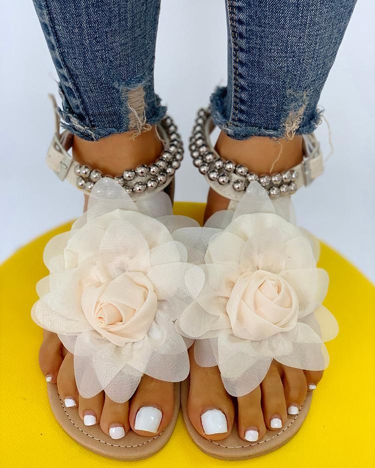 Elegant women's flat sandals with flower bead straps & pearl accents for comfortable summer style.