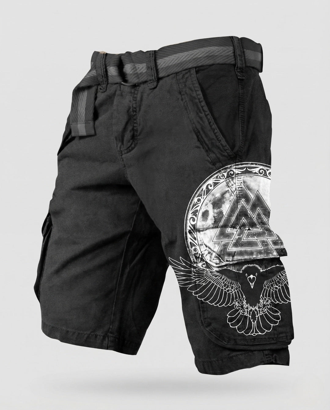 Stylish green men's cargo shorts, multi-pocket design for secure storage, ideal for outdoor adventures.