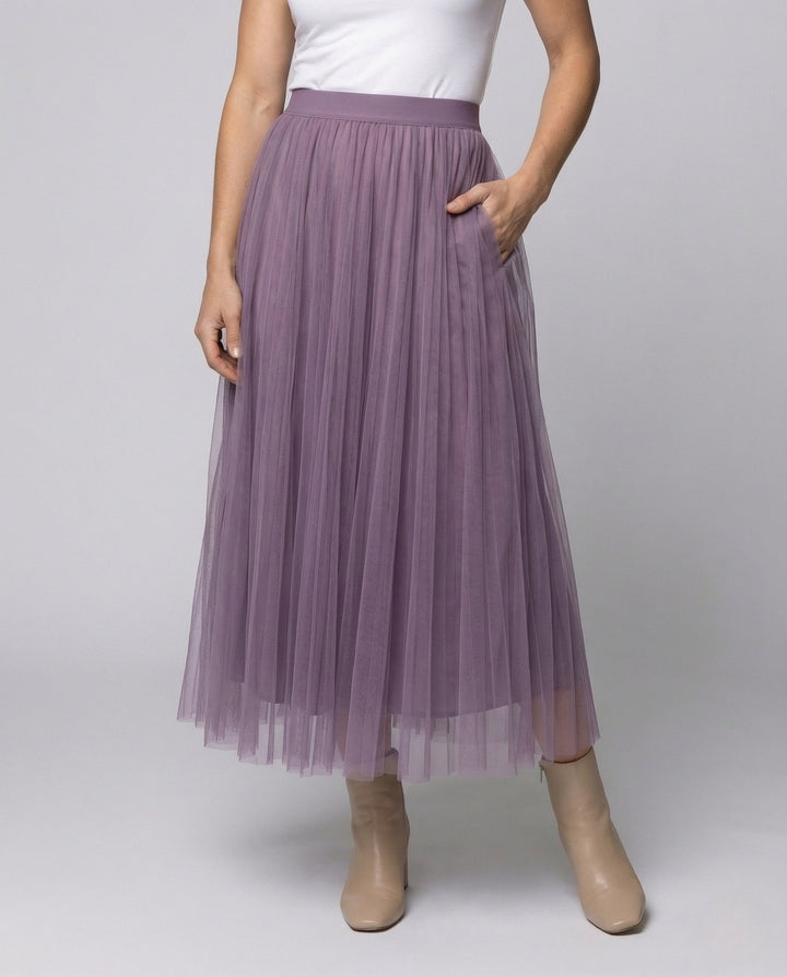 Flowy high-waisted pleated maxi skirt for women, ideal for spring & summer elegant style.