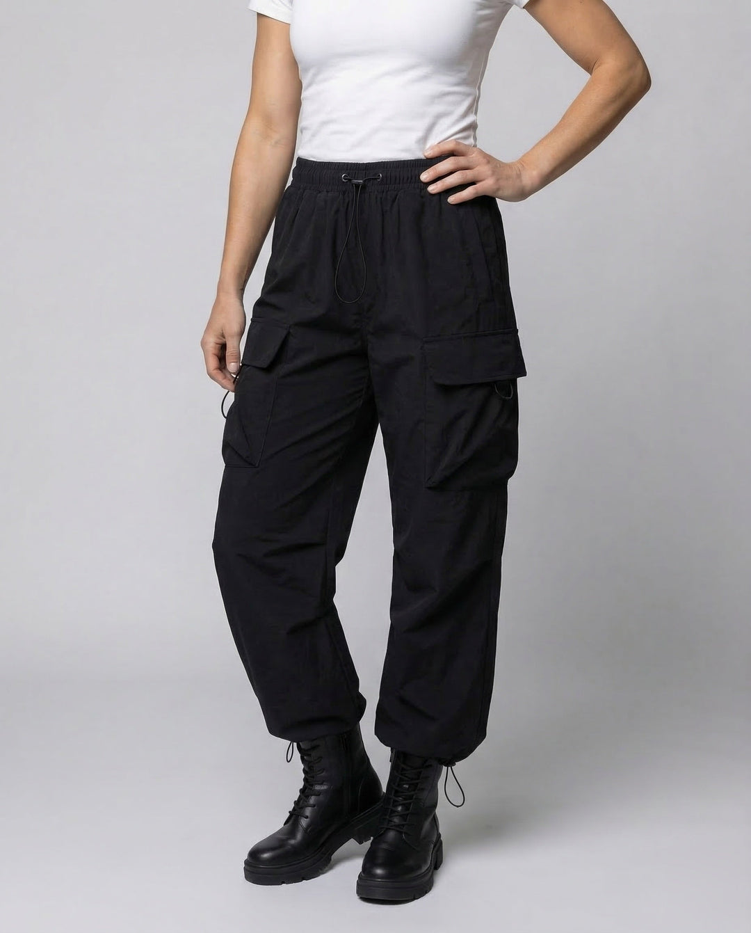 Comfortable women's balloon cut cargo pants with an oversized, loose fit, perfect for casual utility wear.