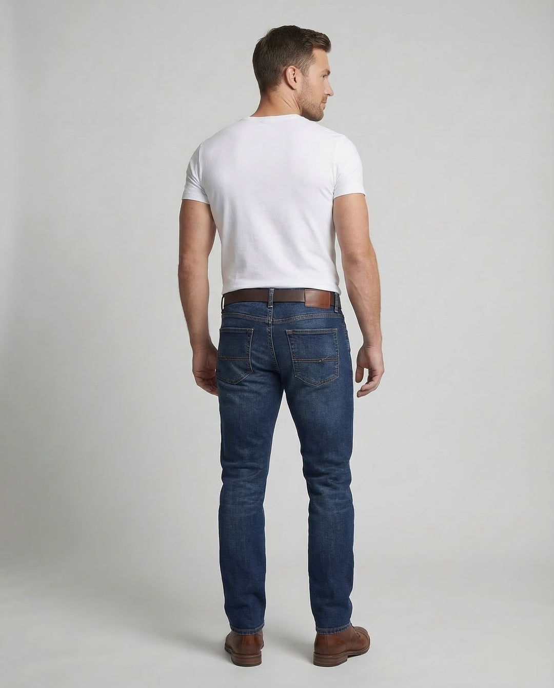 High-quality stretch denim jeans for men, featuring a comfortable and versatile modern slim fit.