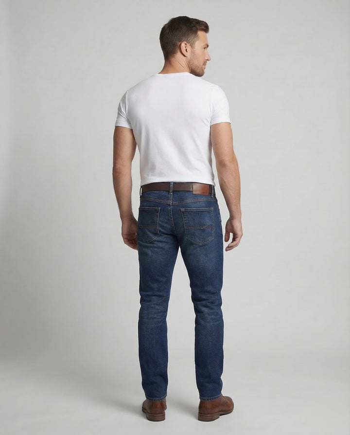 High-quality stretch denim jeans for men, featuring a comfortable and versatile modern slim fit.