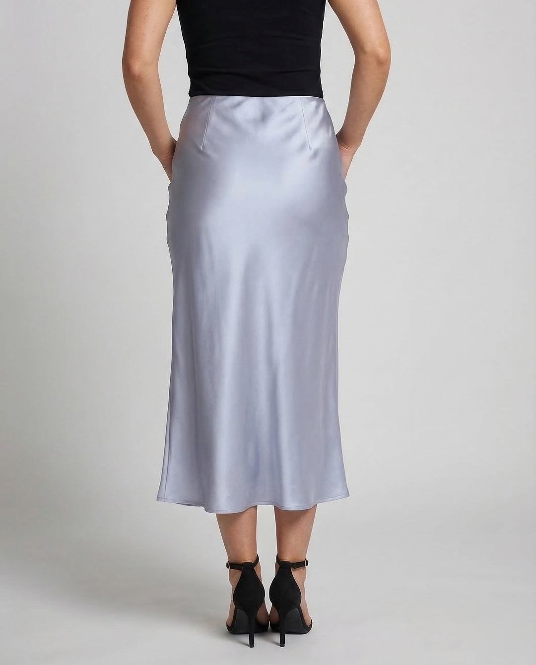 Women's sophisticated draped midi skirt in classic black, ideal for parties or casual chic outfits.