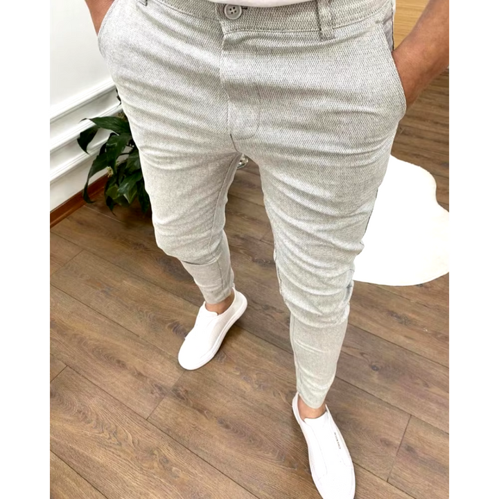 Men's comfortable chino trousers in a classic color, perfect for everyday style and casual wear.