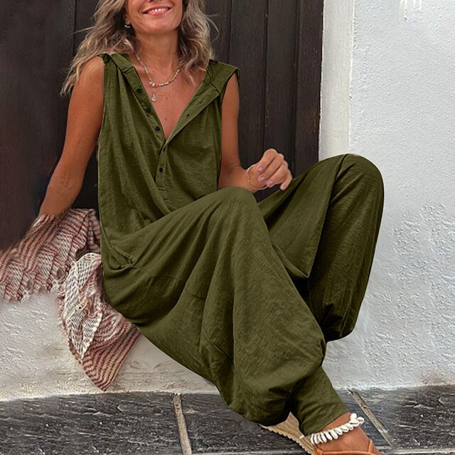 Comfortable women's one-piece jumpsuit, perfect for casual elegance. Versatile and flattering for everyday fashion.