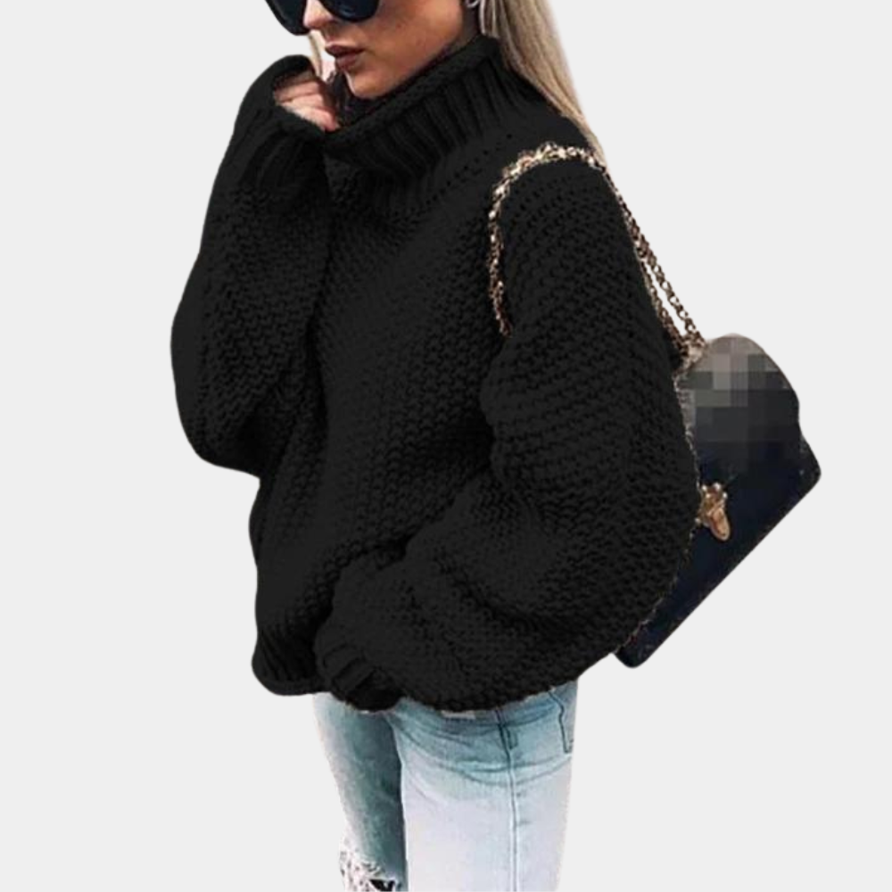 Comfortable women's turtleneck sweater with an oversized fit, ideal for cozy winter outfits and daily wear.