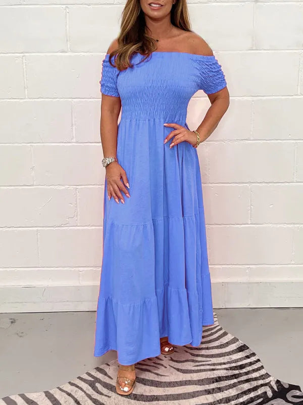 Versatile women's pleated maxi dress for elegant day-to-night wear, perfect as a summer dress or occasion wear.
