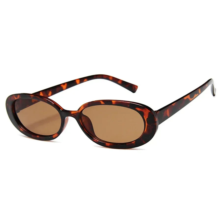 Stylish women's vintage eyewear, classic retro sunglasses for a fashionable statement & sun protection.