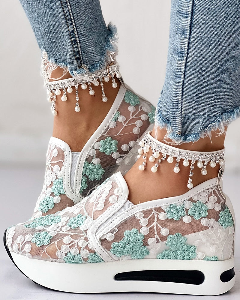 Women's casual sneakers providing active support & arch comfort, perfect breathable footwear for walking & daily wear.