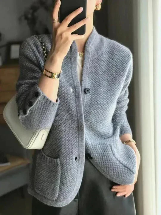Versatile women's chic cardigan sweater. Warm, elegant long-sleeve top for stylish layering and comfort.