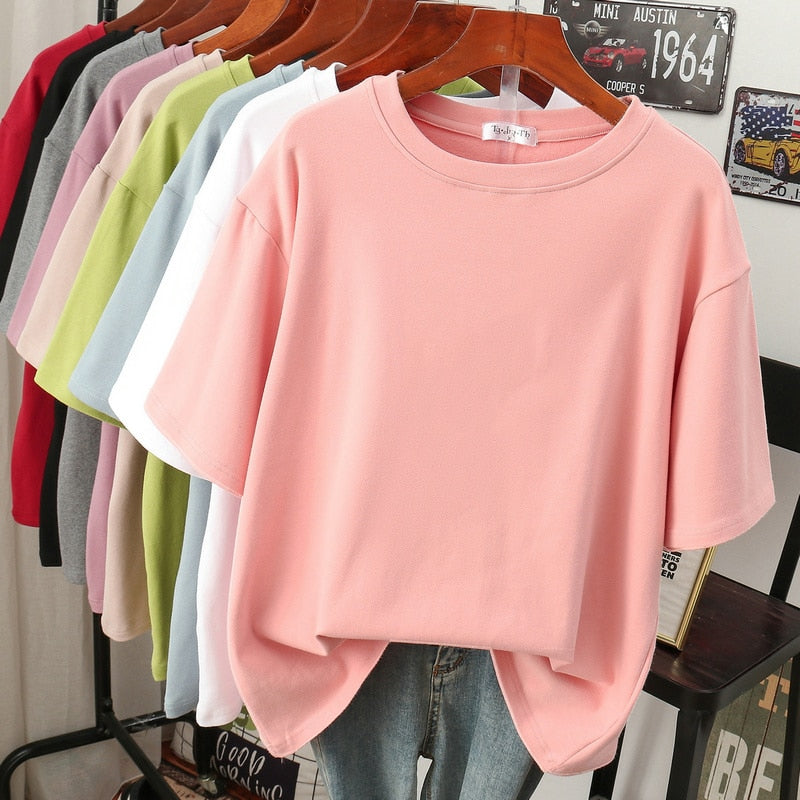 Detail of the round neck on a comfy plus-size women's t-shirt, highlighting its simple, stylish design.
