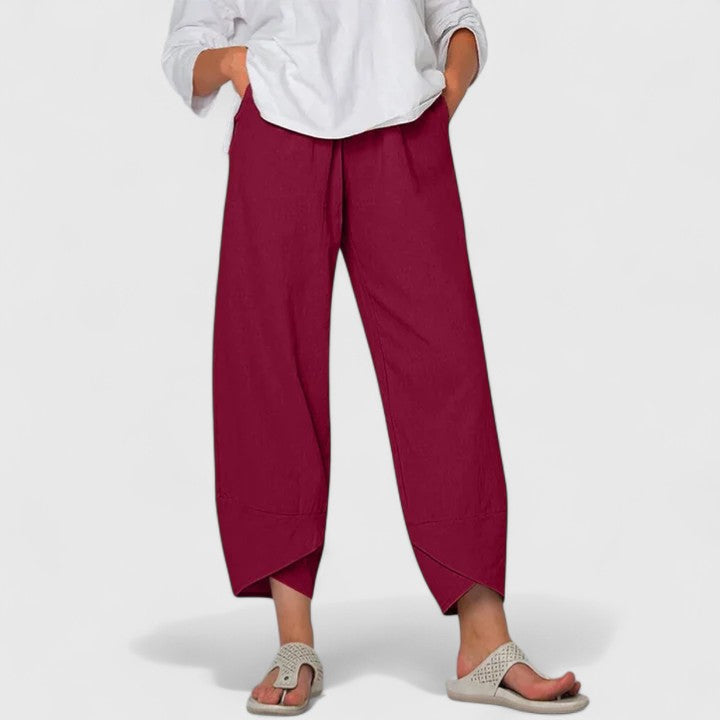 Chic wide-leg women's pants with deep pockets, offering both comfort and vintage elegance.