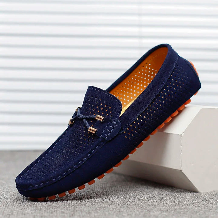 Men's timeless classic loafers in a breathable design, perfect for comfortable everyday fashion and style.