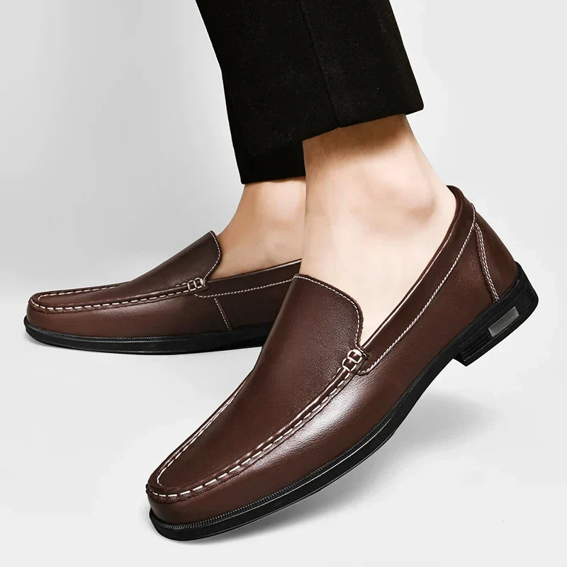 Classic black men's loafers, a comfortable slip-on shoe for versatile daily wear.