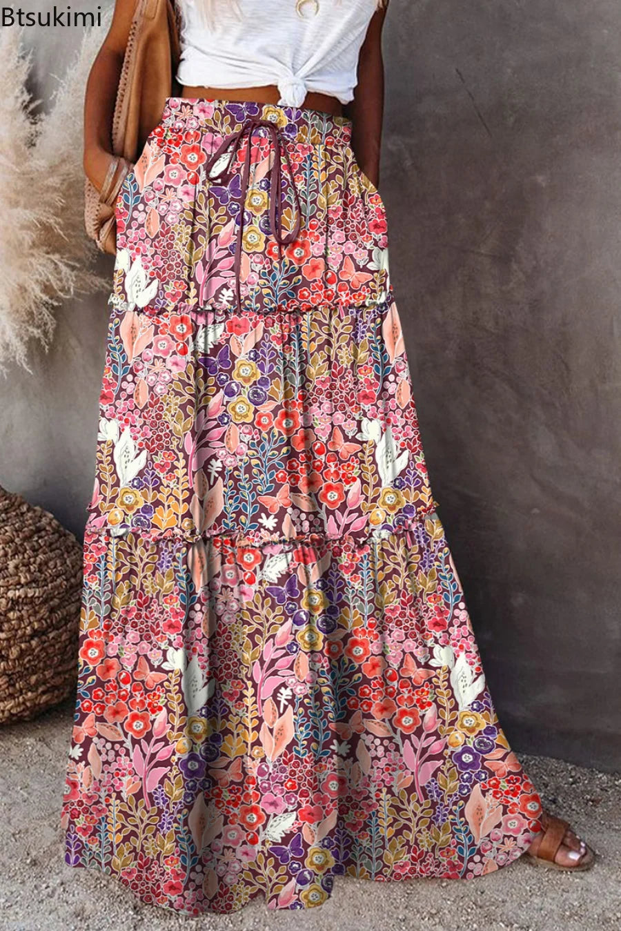 Printed high-waisted maxi skirt, A-line floral pattern, an elegant addition to any wardrobe.