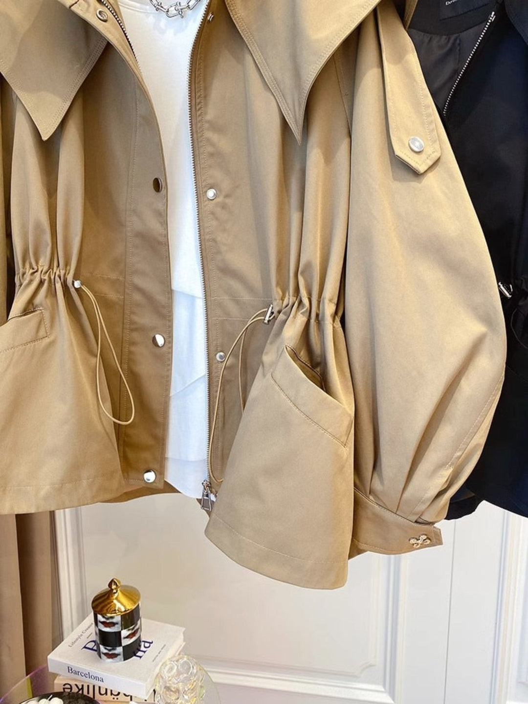 Stylish solid-color women's hooded jacket, a lightweight choice for urban exploration & outdoor adventures.