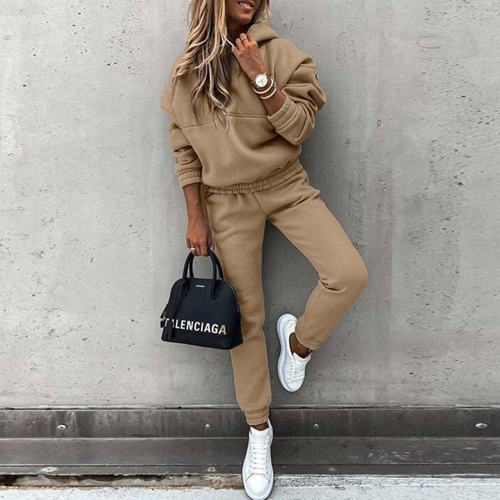 Comfortable women's loungewear tracksuit. Stylish athleisure set for relaxing, everyday wear, or light activity.