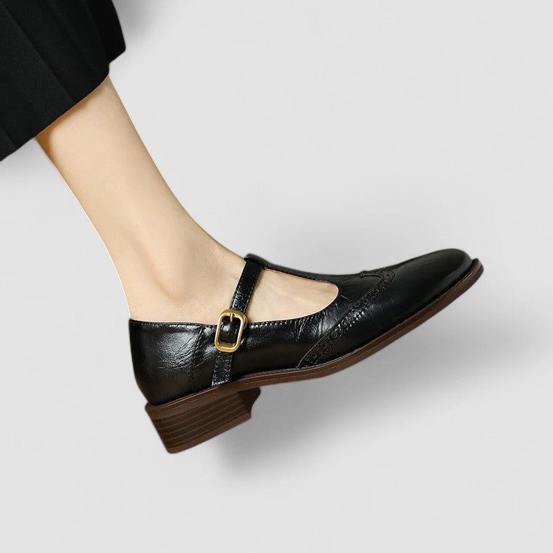 Versatile women's classic Mary Jane flats, comfortable round toe shoes with an instep strap.