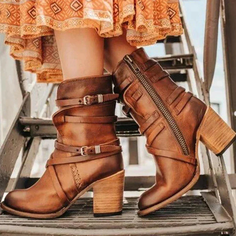 Elegant women's retro winter boots in a neutral color, blending vintage style with modern warmth and comfort.