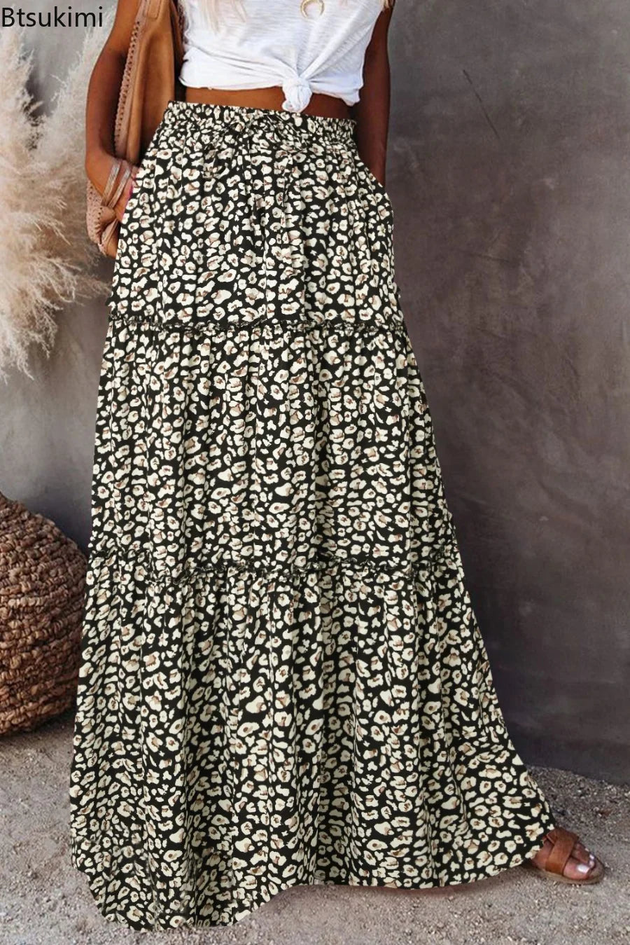 Versatile floral A-line maxi skirt for women, high-waisted design for summer style.