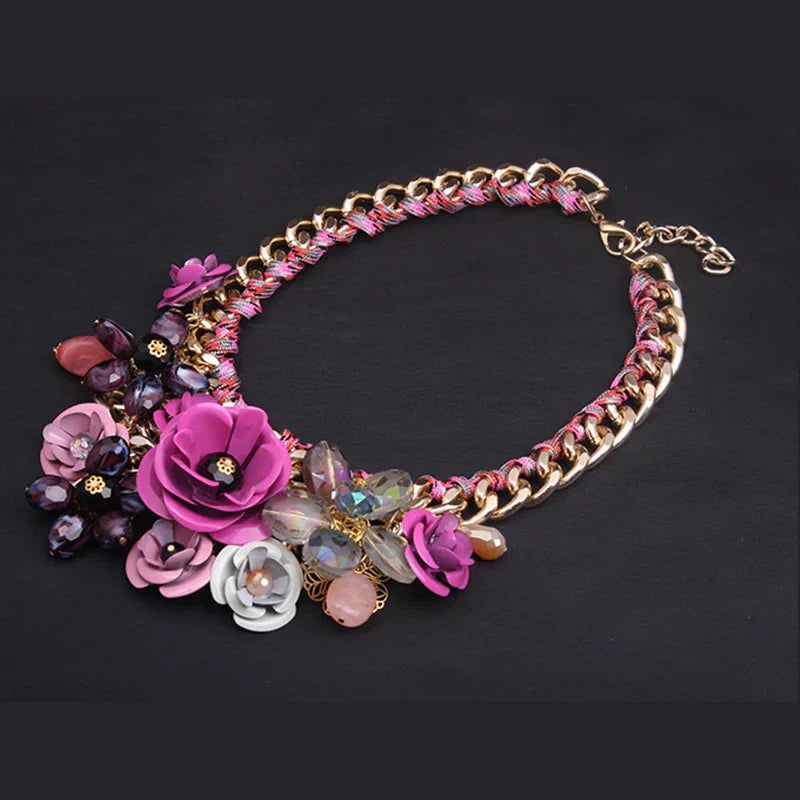 Chic vintage floral statement necklace for women, adding a touch of elegance to any party or wedding ensemble.