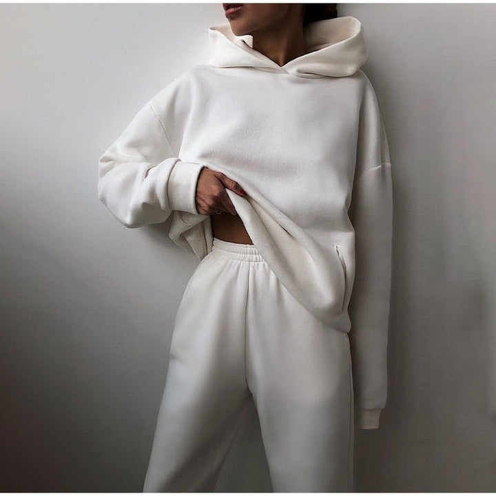 Versatile women's activewear set: a cozy hoodie & joggers, suitable for gym, home, or casual daily outings.