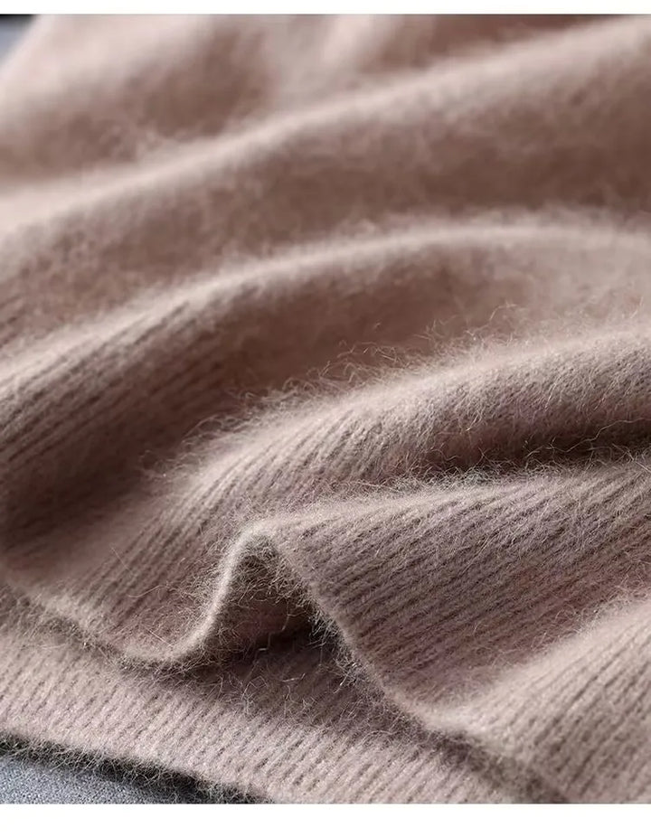 High-quality men's knitted t-shirt, short sleeve & crew neck, offering smart casual versatility.