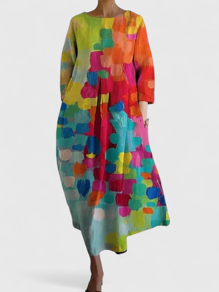 Women's flattering midi dress with a beautiful floral pattern, designed for a stylish and comfortable everyday fit.