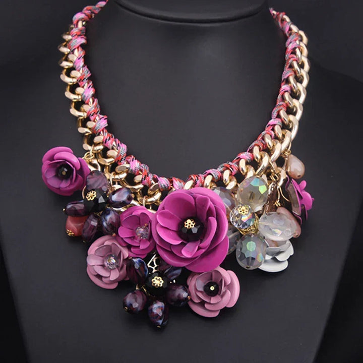 Elegant women's vintage floral statement necklace, perfect for parties, weddings, or special occasions.