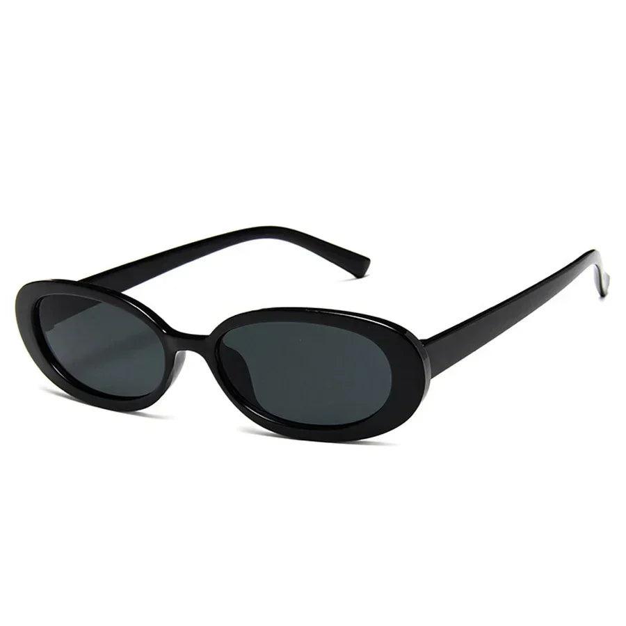 Chic women's retro vintage sunglasses, ideal for fashion-forward looks & effective UV protection.