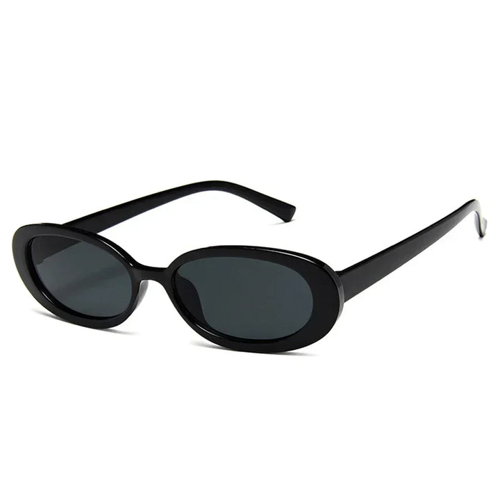 Chic women's retro vintage sunglasses, ideal for fashion-forward looks & effective UV protection.