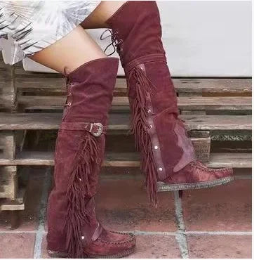 Stylish women's knee-high boots, perfect for fall fashion. Elegant tall boots with a chic design.
