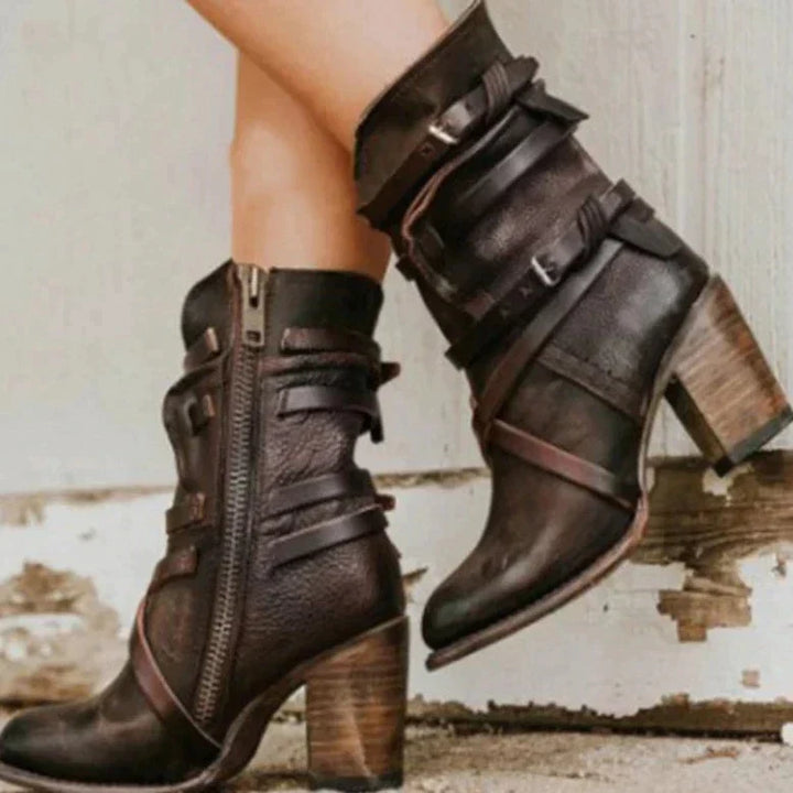 Fashionable women's retro winter boots for fall and winter, offering both stylish appeal and ultimate warmth.