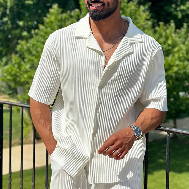 Stylish men's pleated short sleeve shirt and trousers two-piece set, perfect for casual spring and summer fashion.