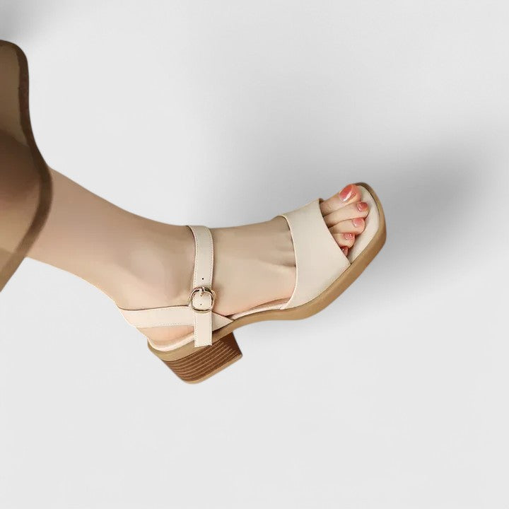Elegant women's strappy sandals with a chic square toe, perfect for summer fashion and comfort.